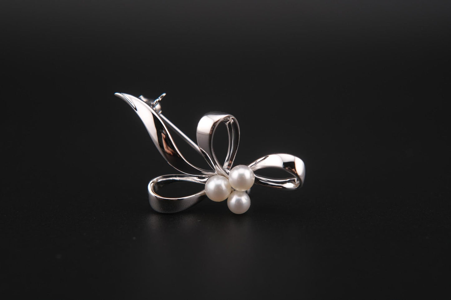 Vintage Mikimoto Bow Brooch – Sterling Silver with Akoya Pearls