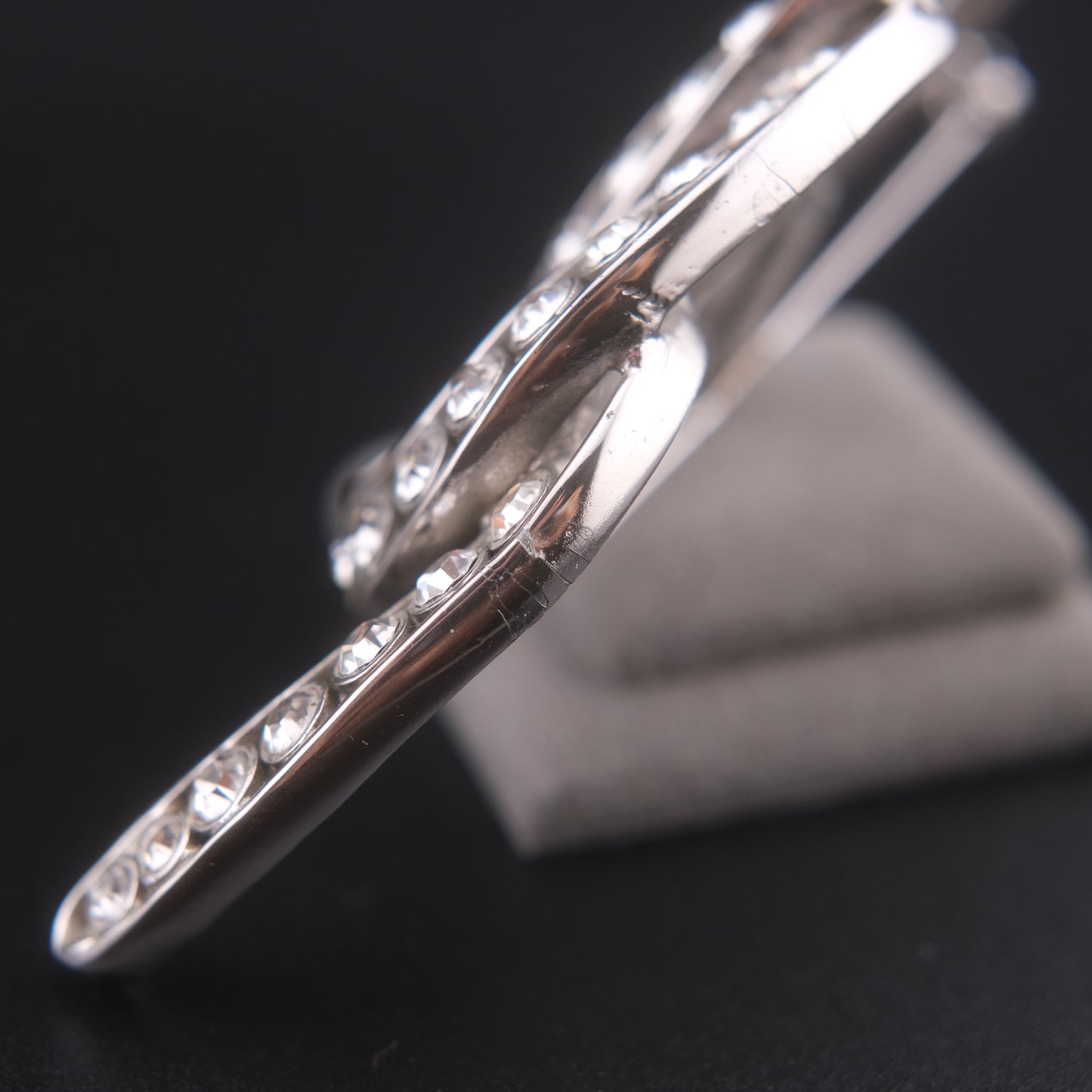 ❤️ Vintage Joconde Silver-Tone Rhinestone Sculptural Swirl Brooch – Statement Piece