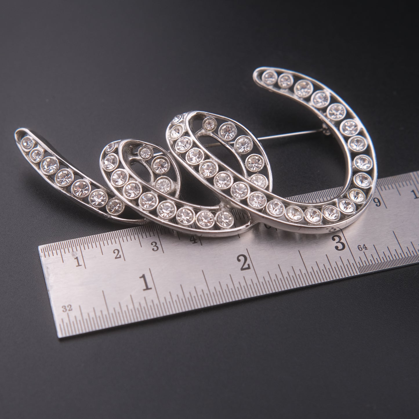 ❤️ Vintage Joconde Silver-Tone Rhinestone Sculptural Swirl Brooch – Statement Piece