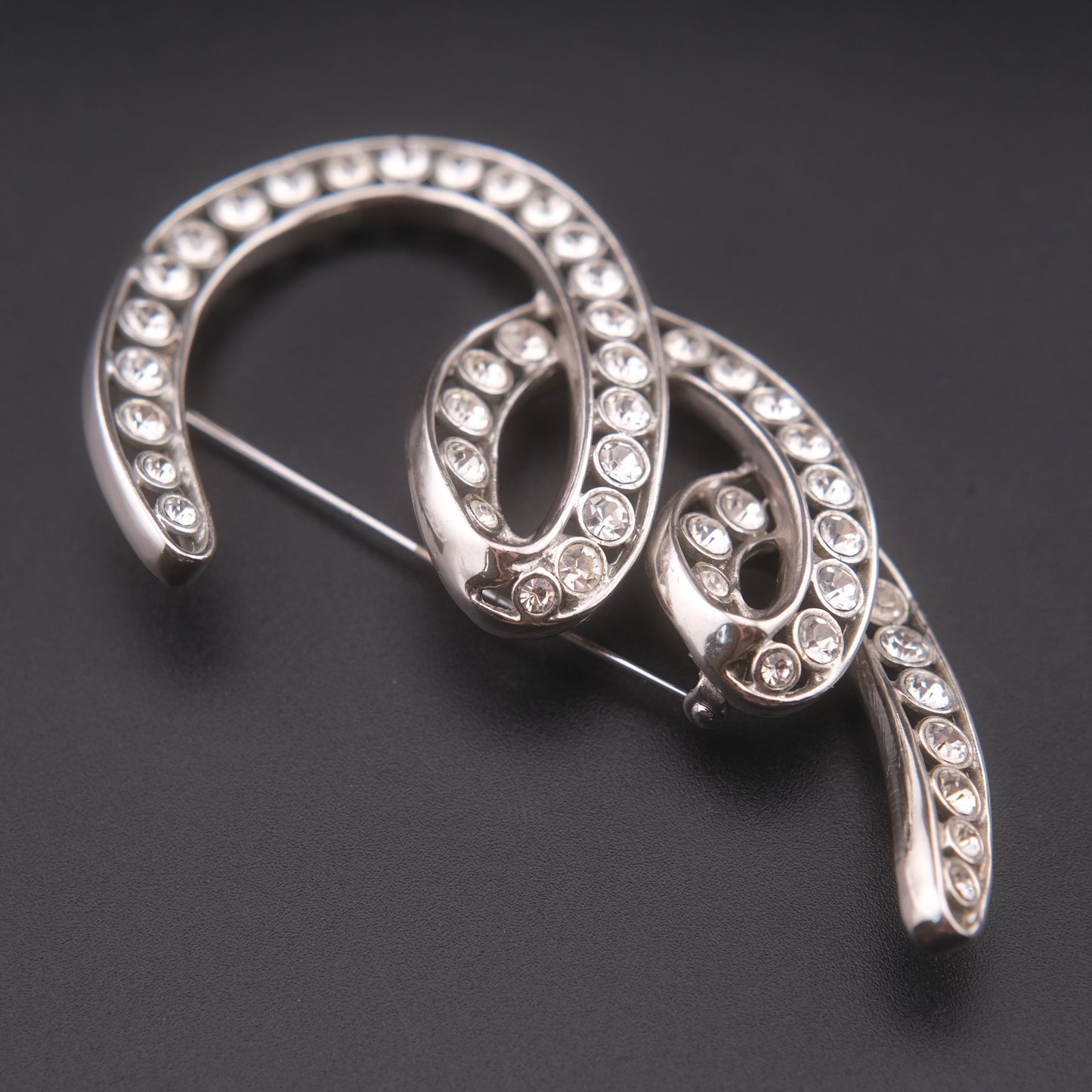 ❤️ Vintage Joconde Silver-Tone Rhinestone Sculptural Swirl Brooch – Statement Piece