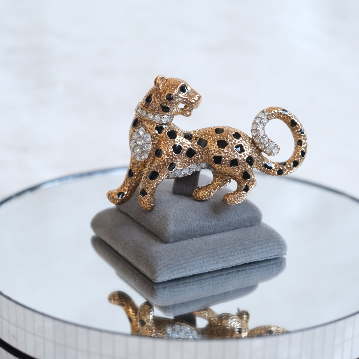 ❤️ Vintage Attwood Leopard Brooch – Gold Tone & Crystal – Boxed