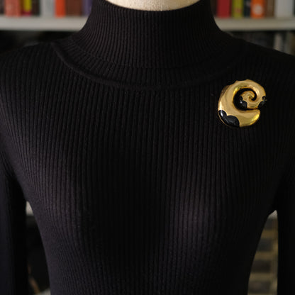 ❤️ Vintage Sevenseas Sculptural Spiral Brooch – Gold Tone with Black Enamel Accent