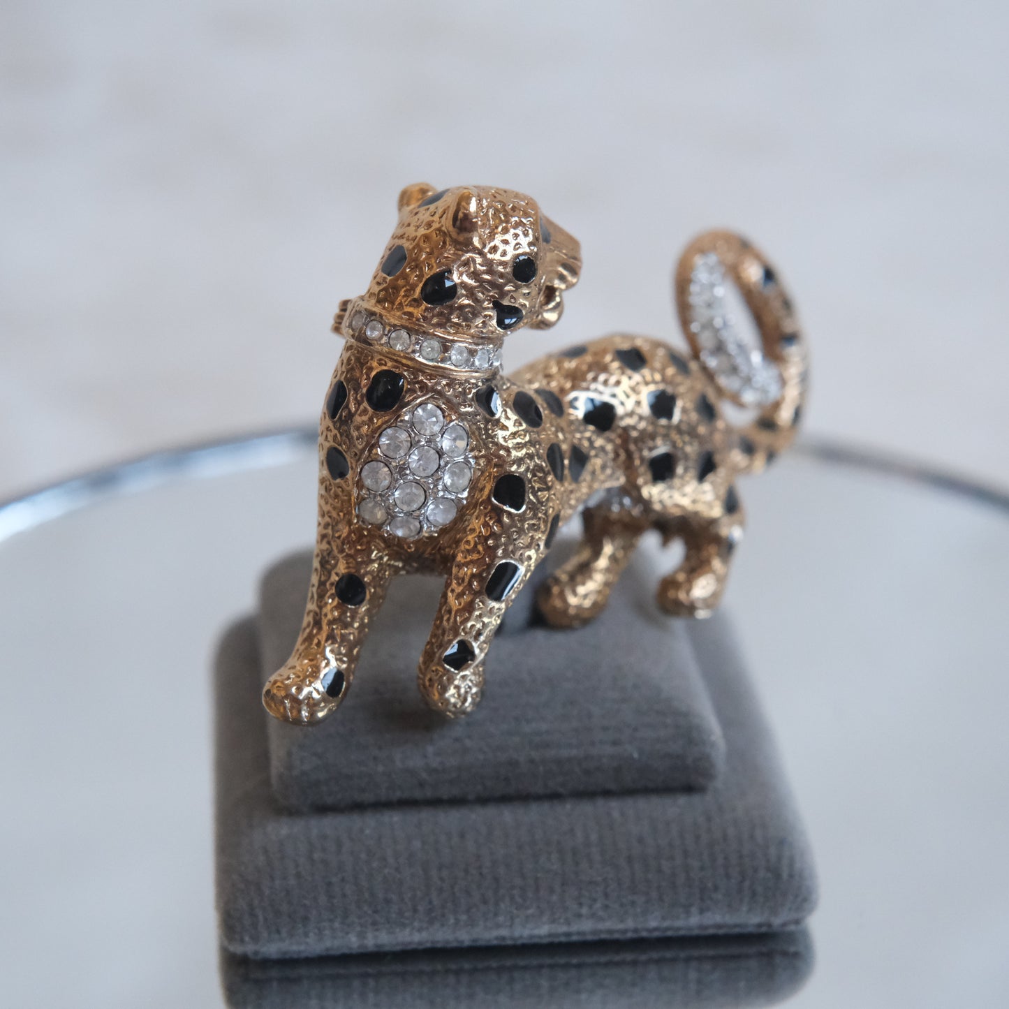 ❤️ Vintage Attwood Leopard Brooch – Gold Tone & Crystal – Boxed