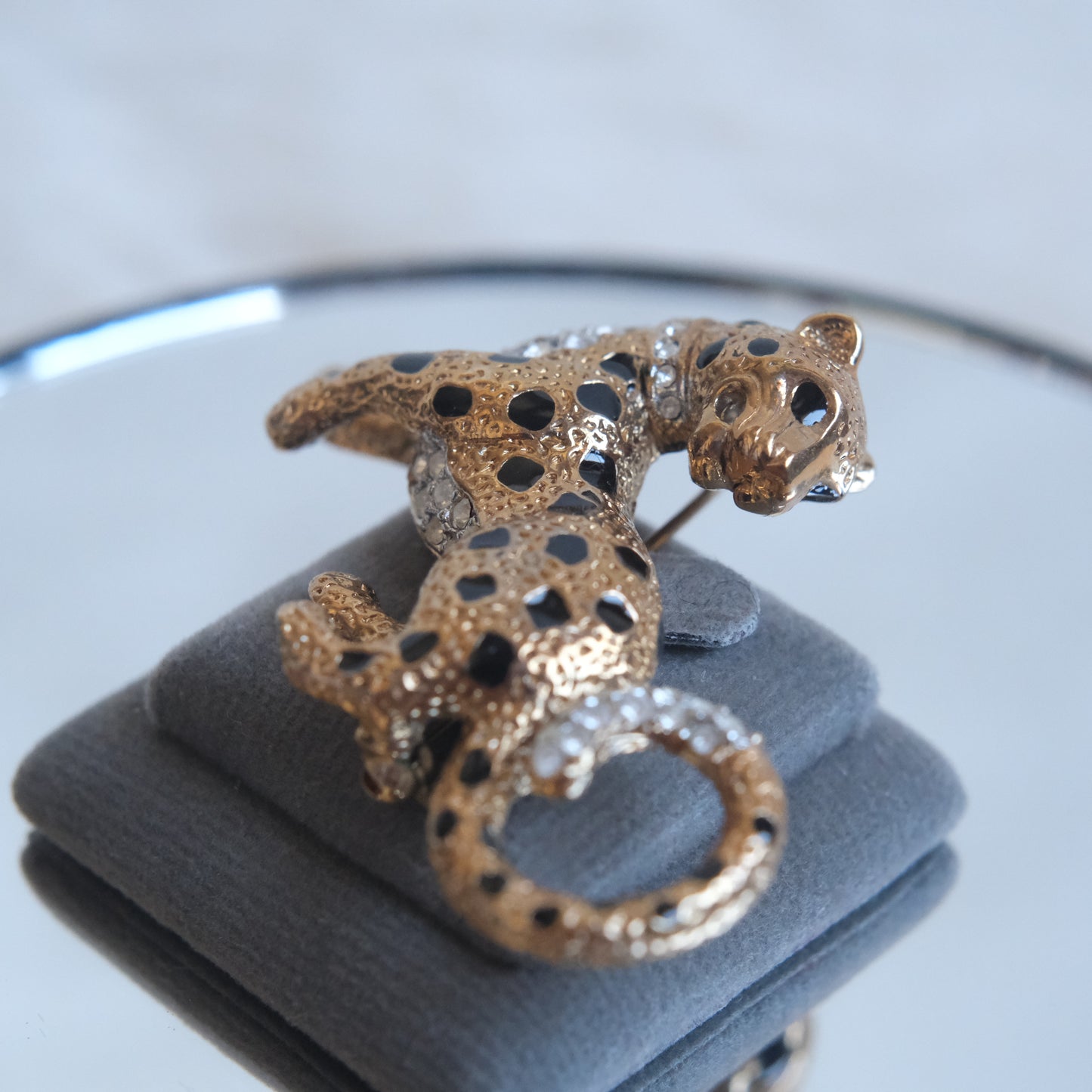 ❤️ Vintage Attwood Leopard Brooch – Gold Tone & Crystal – Boxed