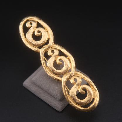 ❤️ Vintage Gold-Tone Scroll Link Bar Brooch – Textured Openwork Triple Oval Design