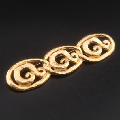 ❤️ Vintage Gold-Tone Scroll Link Bar Brooch – Textured Openwork Triple Oval Design