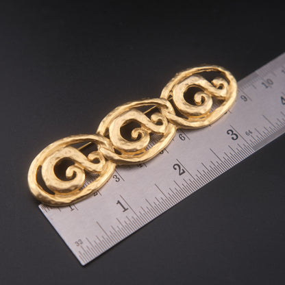 ❤️ Vintage Gold-Tone Scroll Link Bar Brooch – Textured Openwork Triple Oval Design