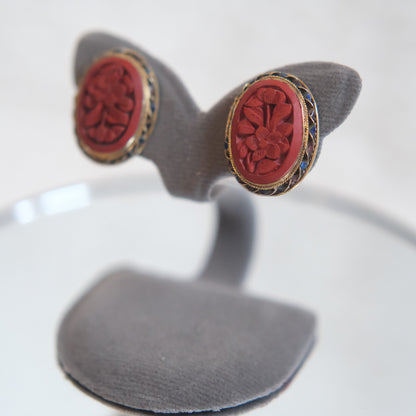 ❤️ Vintage Hand-Carved Cinnabar Floral Oval Earrings – Gold Tone Setting