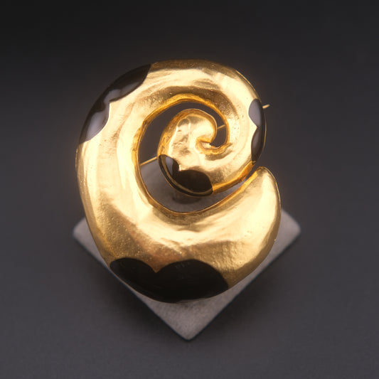 ❤️ Vintage Sevenseas Sculptural Spiral Brooch – Gold Tone with Black Enamel Accent