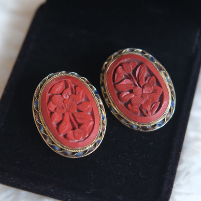 ❤️ Vintage Hand-Carved Cinnabar Floral Oval Earrings – Gold Tone Setting