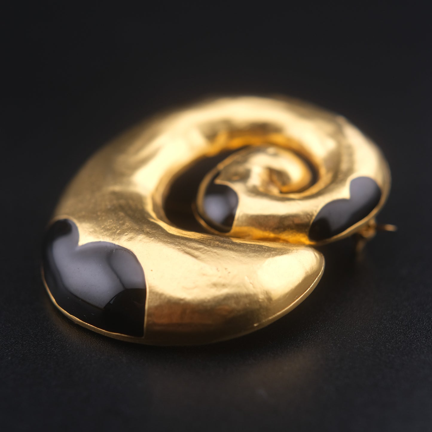 ❤️ Vintage Sevenseas Sculptural Spiral Brooch – Gold Tone with Black Enamel Accent