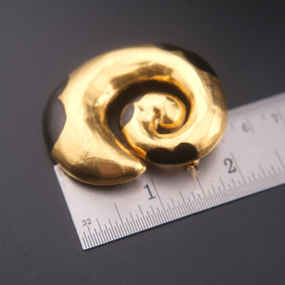 ❤️ Vintage Sevenseas Sculptural Spiral Brooch – Gold Tone with Black Enamel Accent