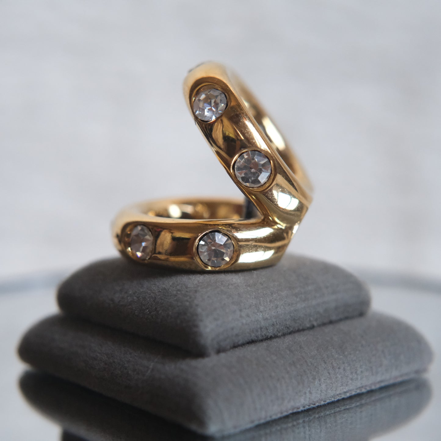 ❤️ Malka Paris Gold Tone Crystal Scarf Ring