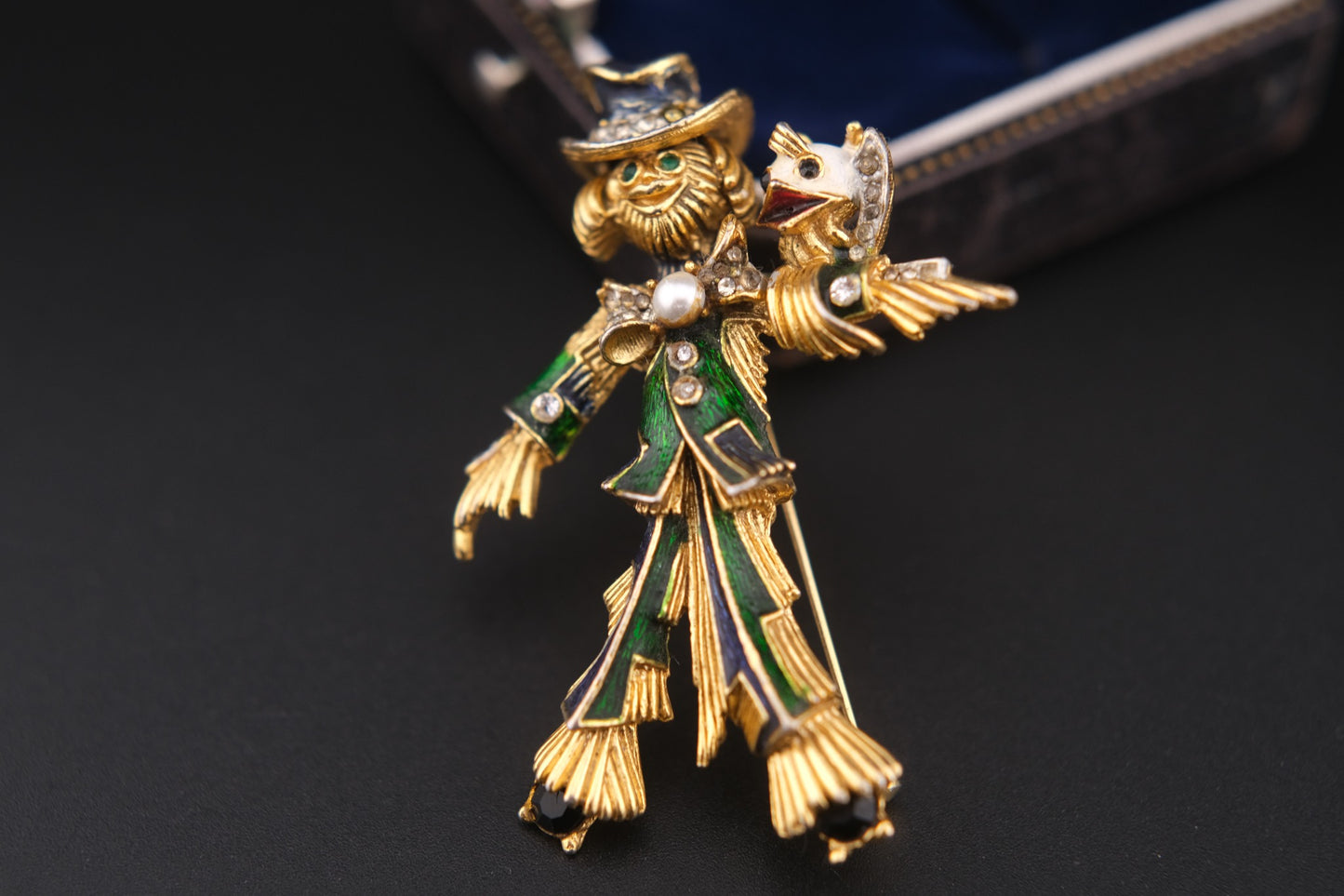 ❤️ Vintage Sphinx Figural Scarecrow Brooch Gold Tone Enamel Crystal
