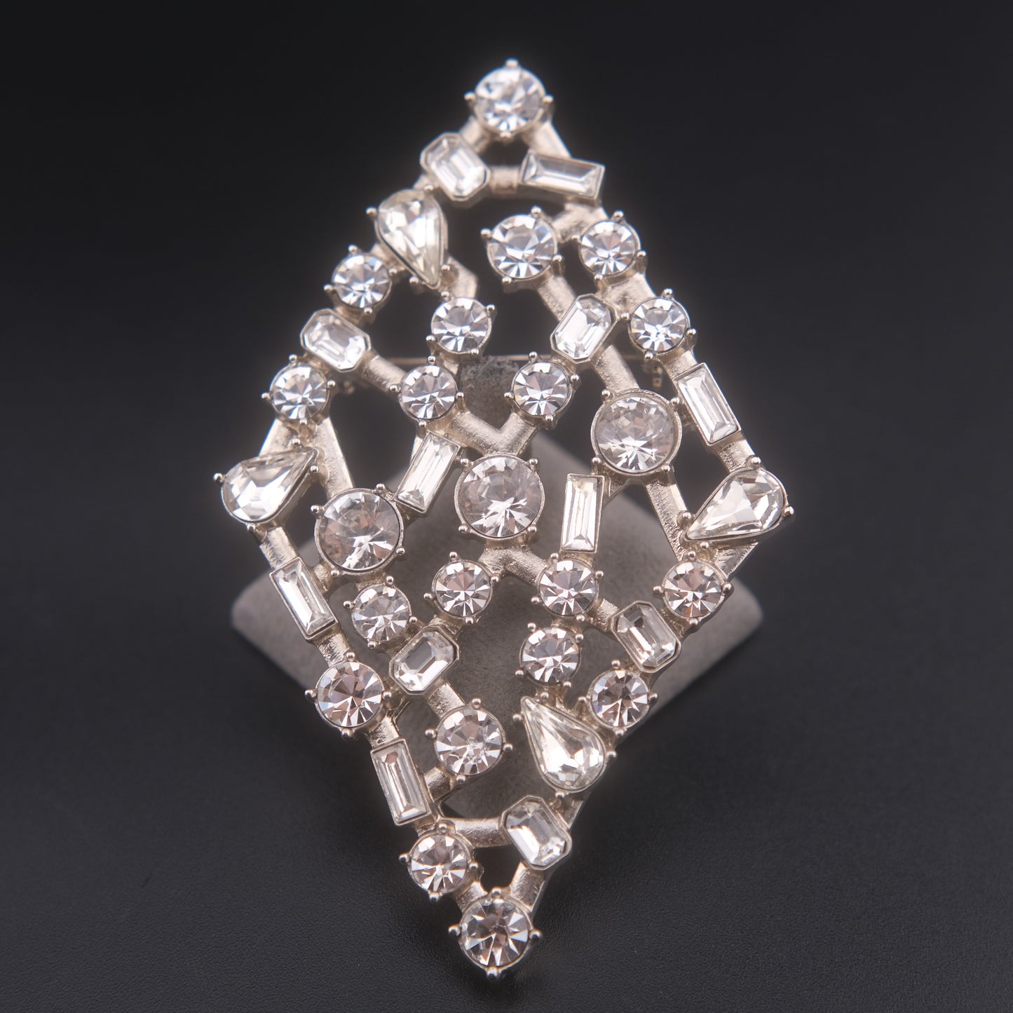 ❤️ Vintage Large Openwork Crystal Rhinestone Statement Brooch – Geometric Sculptural Design, Silver-Tone