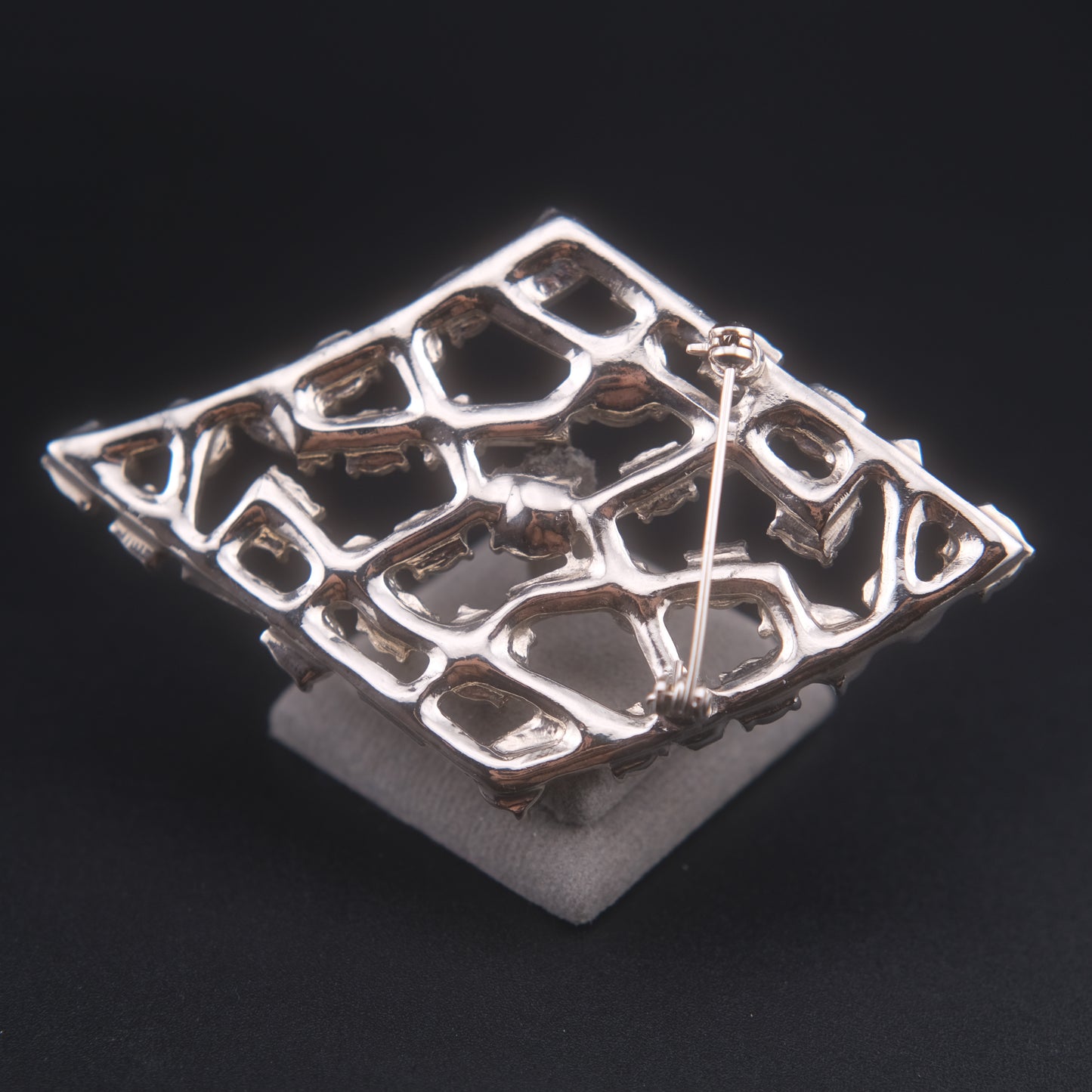 ❤️ Vintage Large Openwork Crystal Rhinestone Statement Brooch – Geometric Sculptural Design, Silver-Tone