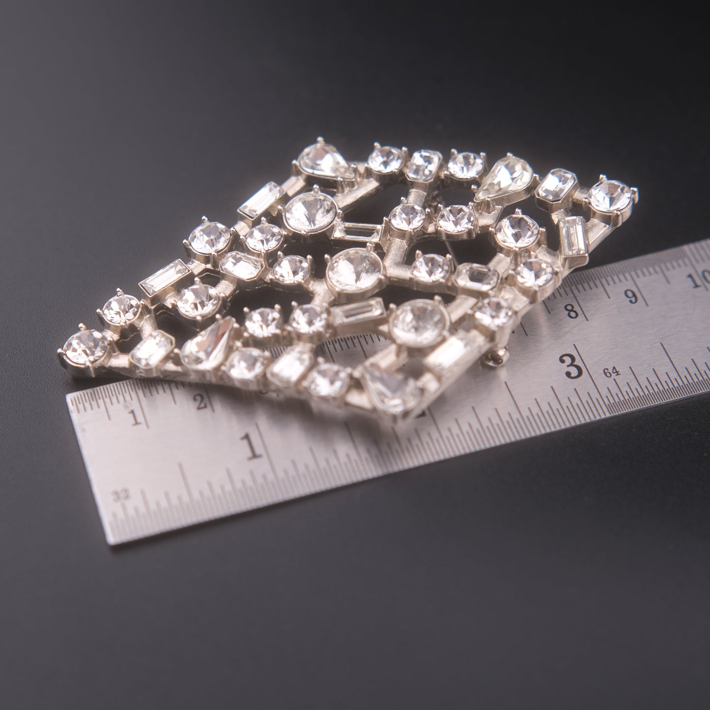 ❤️ Vintage Large Openwork Crystal Rhinestone Statement Brooch – Geometric Sculptural Design, Silver-Tone
