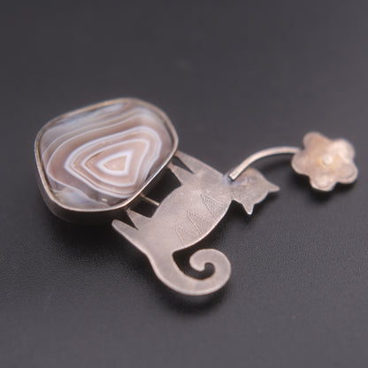 ❤️ Vintage Artisan Cat & Agate Brooch – Silver Tone Figural Cat with Flower Motif