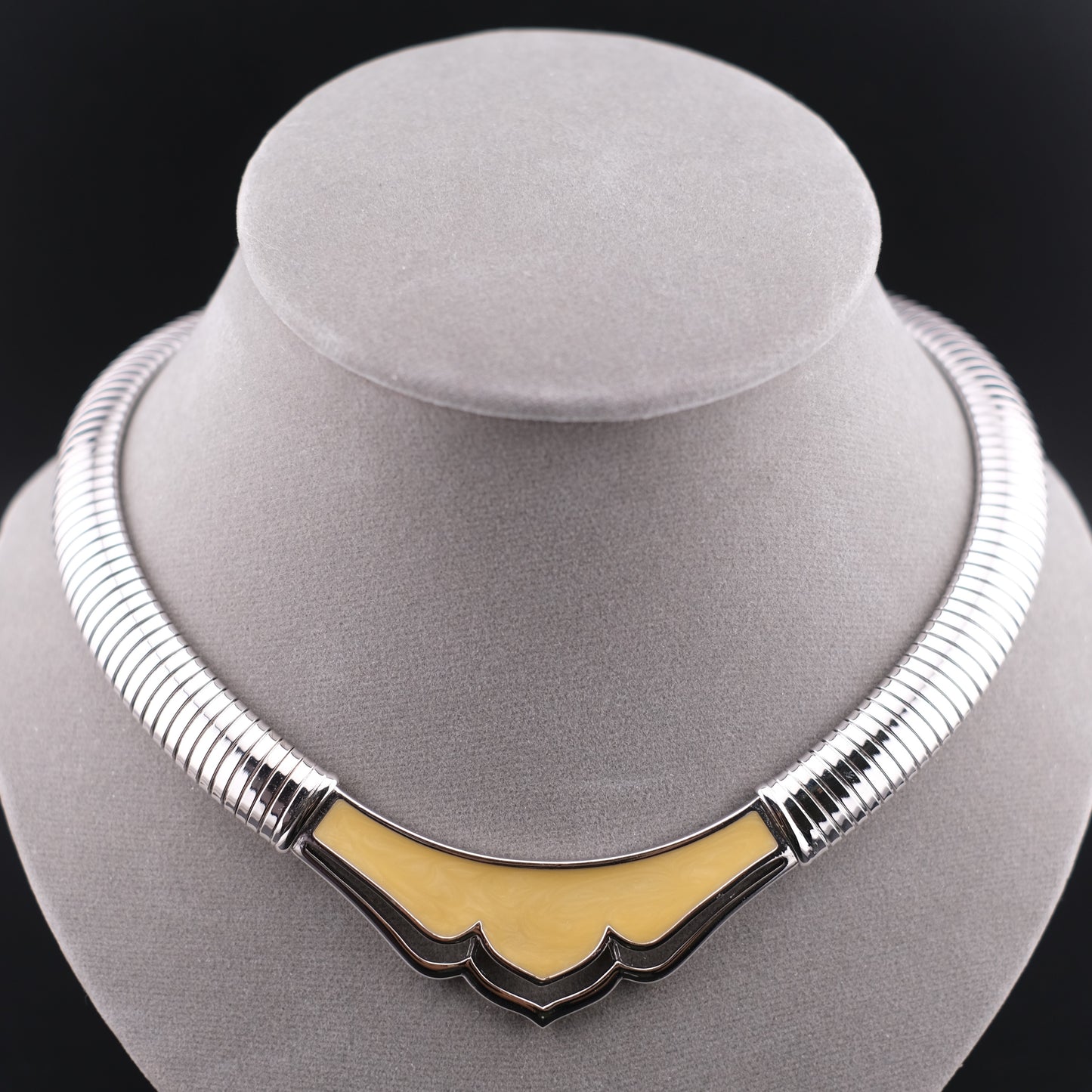 ❤️ Vintage Monet Silver-Tone Collar Necklace with Cream & Black Enamel Centerpiece