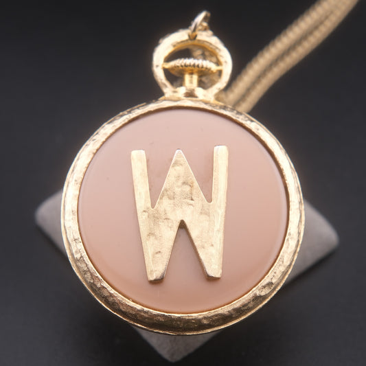 ❤️ Vintage Gold-Tone Initial “W” Pendant Necklace – Blush Pink Medallion Round Charm