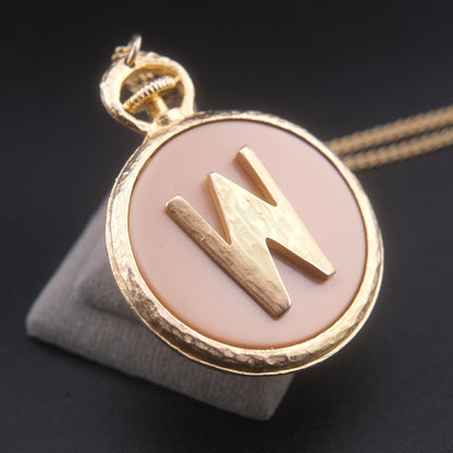 ❤️ Vintage Gold-Tone Initial “W” Pendant Necklace – Blush Pink Medallion Round Charm