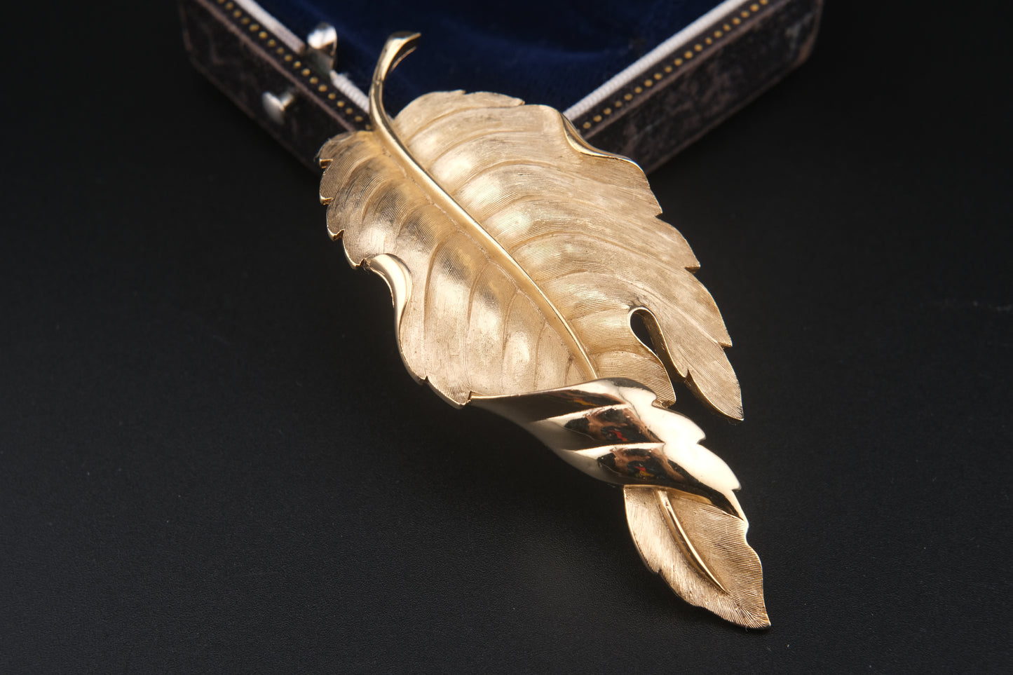 Vintage Crown Trifari Leaf Brooch – Gold-Tone Textured & Polished Finish