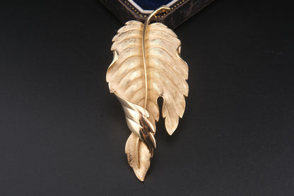 Vintage Crown Trifari Leaf Brooch – Gold-Tone Textured & Polished Finish