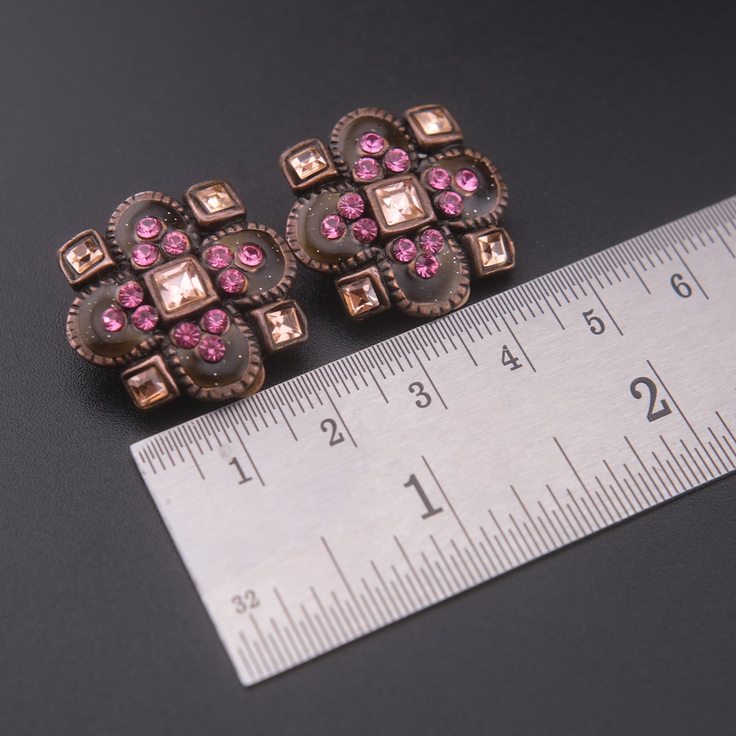 ❤️ Vintage Taratata France Clip-On Earrings Bronze Tone Pink Rhinestone Enamel Floral Geometric 2cm
