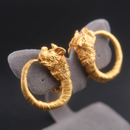 Vintage ALVA Lion Head Hoop Clip-On Earrings – Textured Gold Tone Hellenistic-Inspired Design