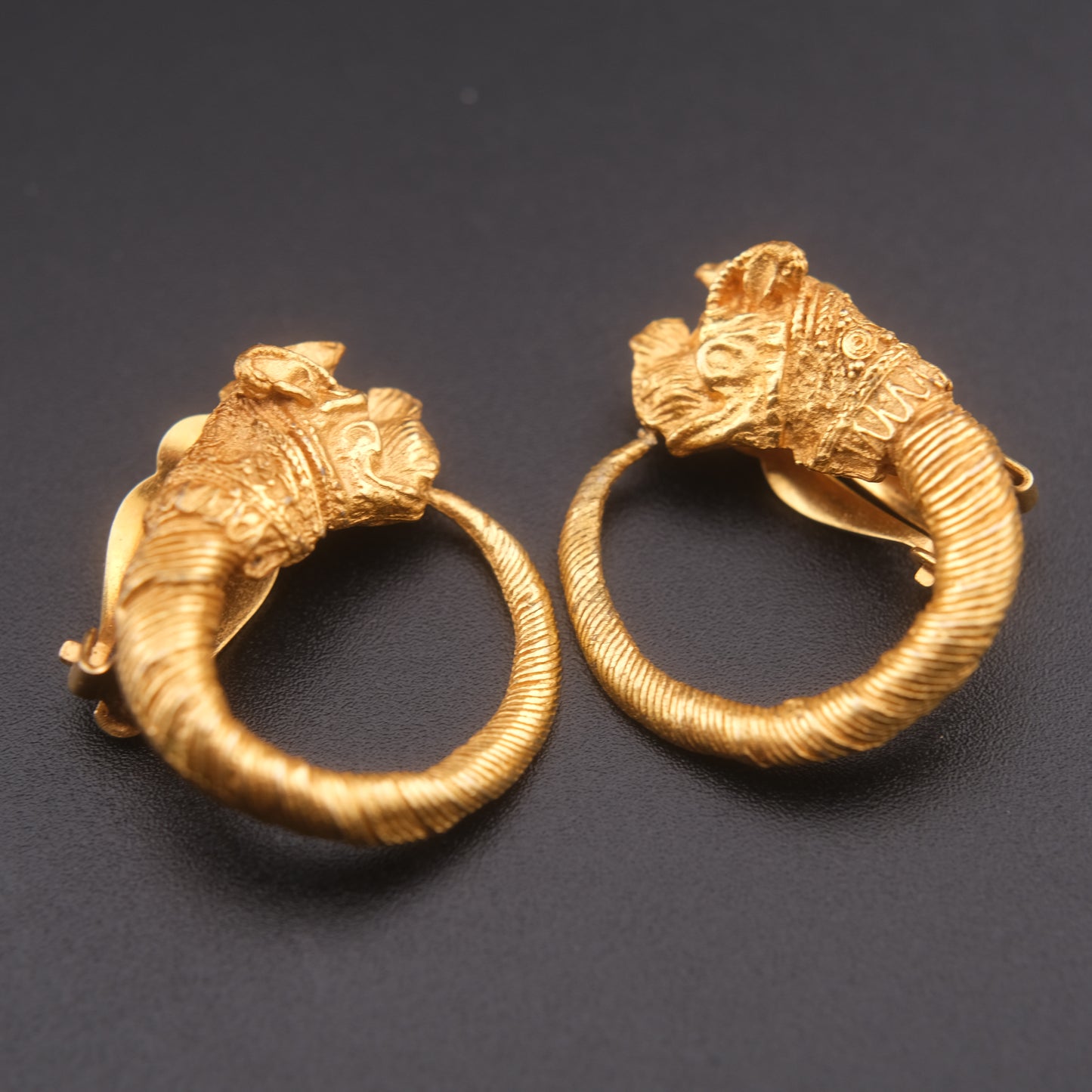 Vintage ALVA Lion Head Hoop Clip-On Earrings – Textured Gold Tone Hellenistic-Inspired Design