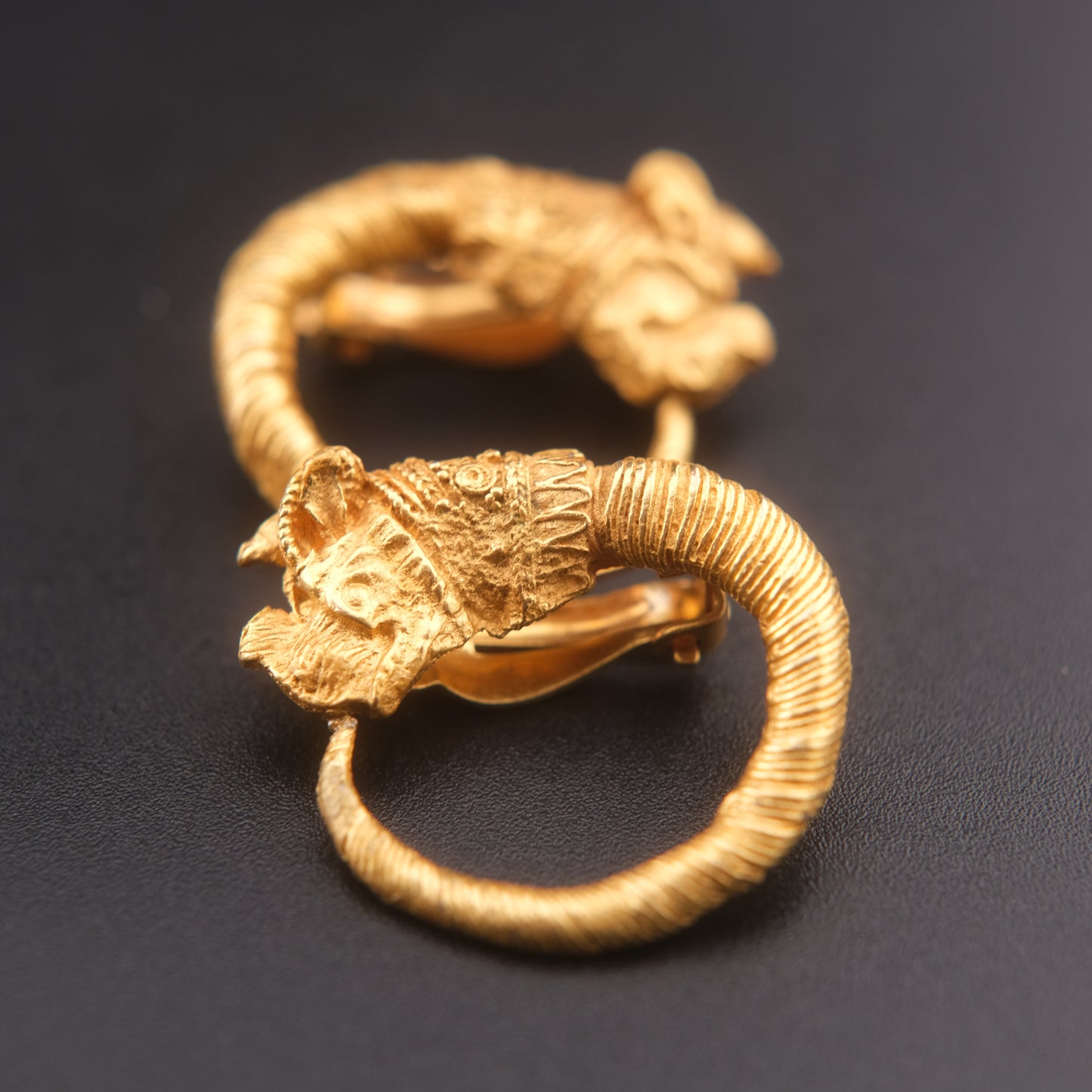 Vintage ALVA Lion Head Hoop Clip-On Earrings – Textured Gold Tone Hellenistic-Inspired Design