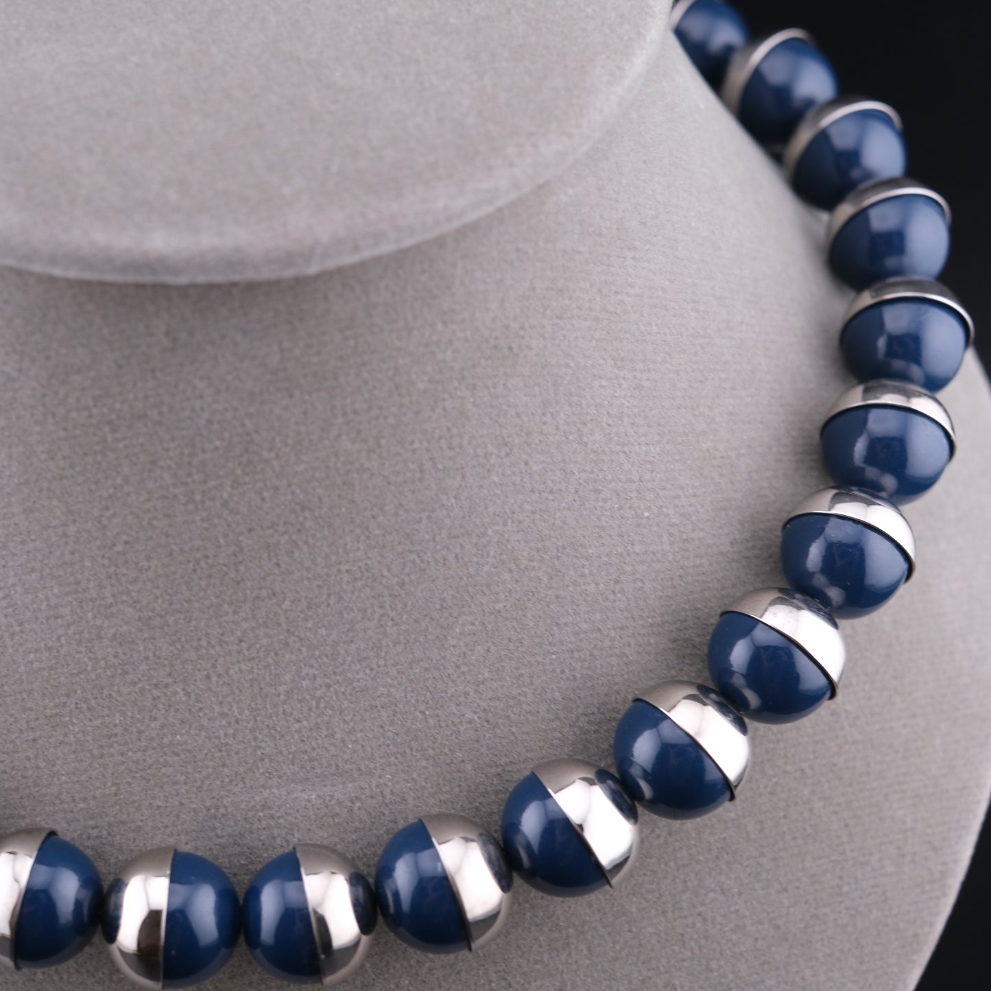 ❤️ Vintage Lui Chantant Blue Bead Necklace Silver Tone Half-Capped Beads 16”