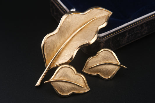 Crown Trifari Leaf Brooch and Earrings Set – Gold-Tone Textured Finish (c.1950s–1960s)
