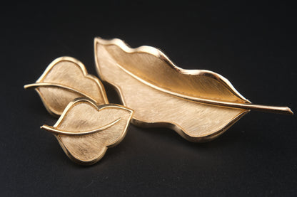 Crown Trifari Leaf Brooch and Earrings Set – Gold-Tone Textured Finish (c.1950s–1960s)