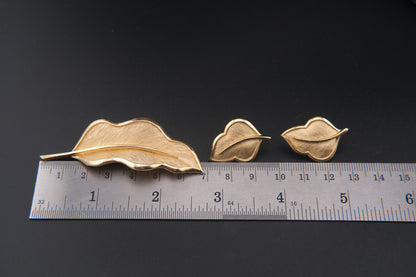 Crown Trifari Leaf Brooch and Earrings Set – Gold-Tone Textured Finish (c.1950s–1960s)