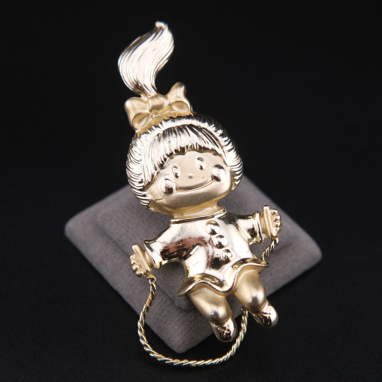 Vintage AJC Girl Skipping Rope Brooch – Gold Tone Moving Chain Figural Pin
