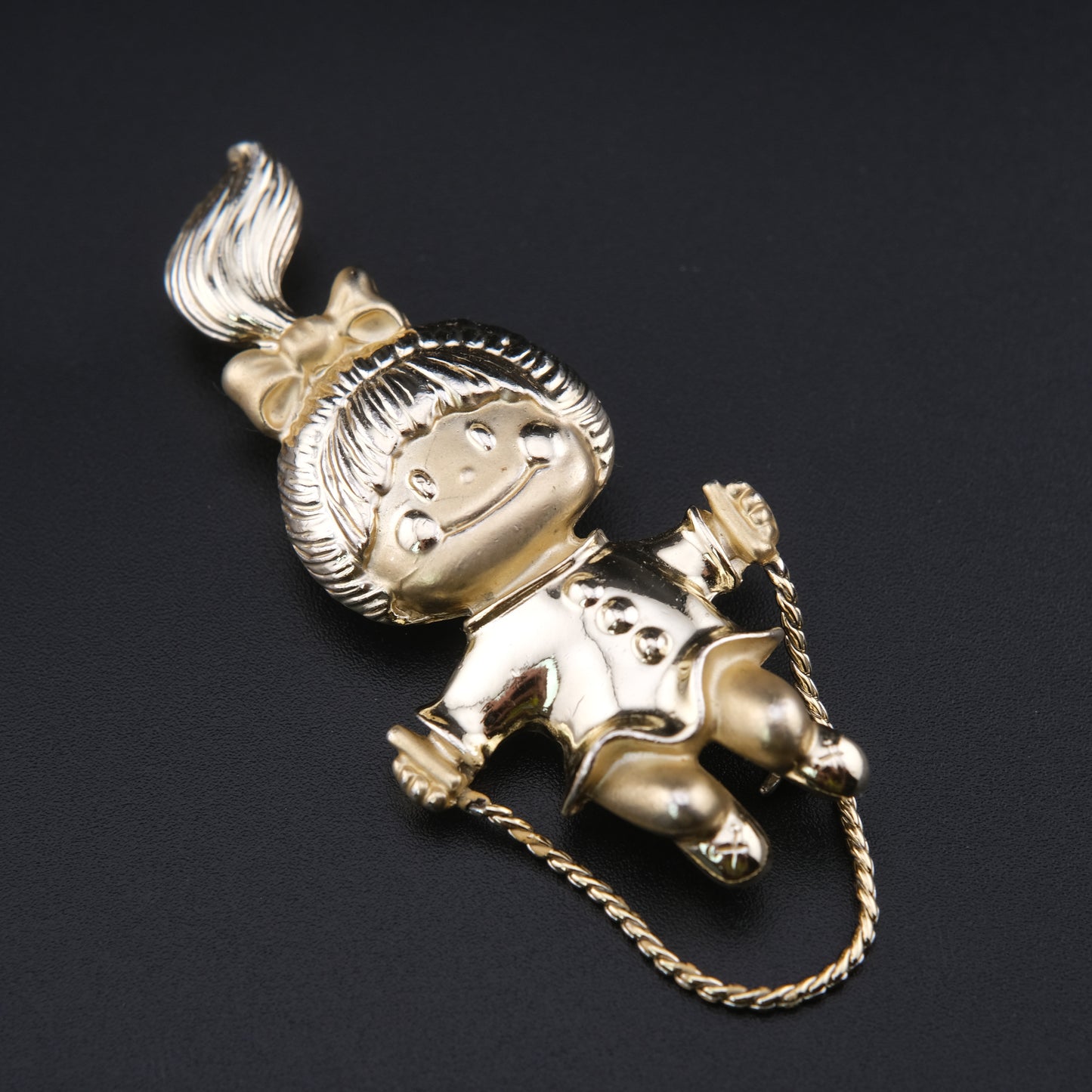 Vintage AJC Girl Skipping Rope Brooch – Gold Tone Moving Chain Figural Pin