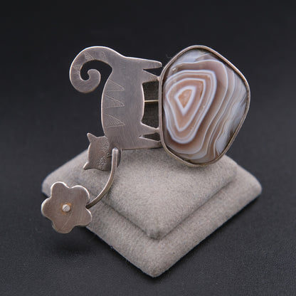 ❤️ Vintage Artisan Cat & Agate Brooch – Silver Tone Figural Cat with Flower Motif