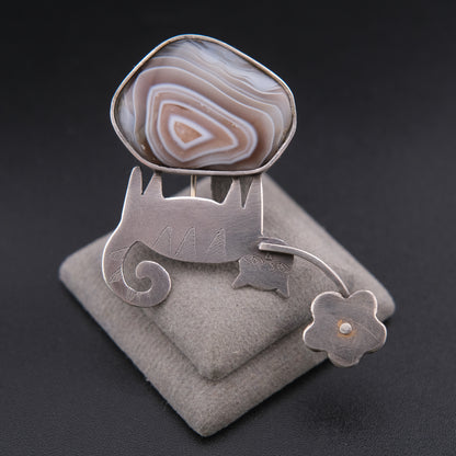 ❤️ Vintage Artisan Cat & Agate Brooch – Silver Tone Figural Cat with Flower Motif