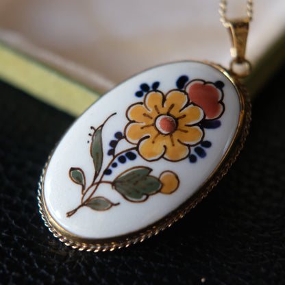 Vintage Hand-Painted Delft Floral Porcelain Pendant Necklace – Oval Gold-Tone Frame