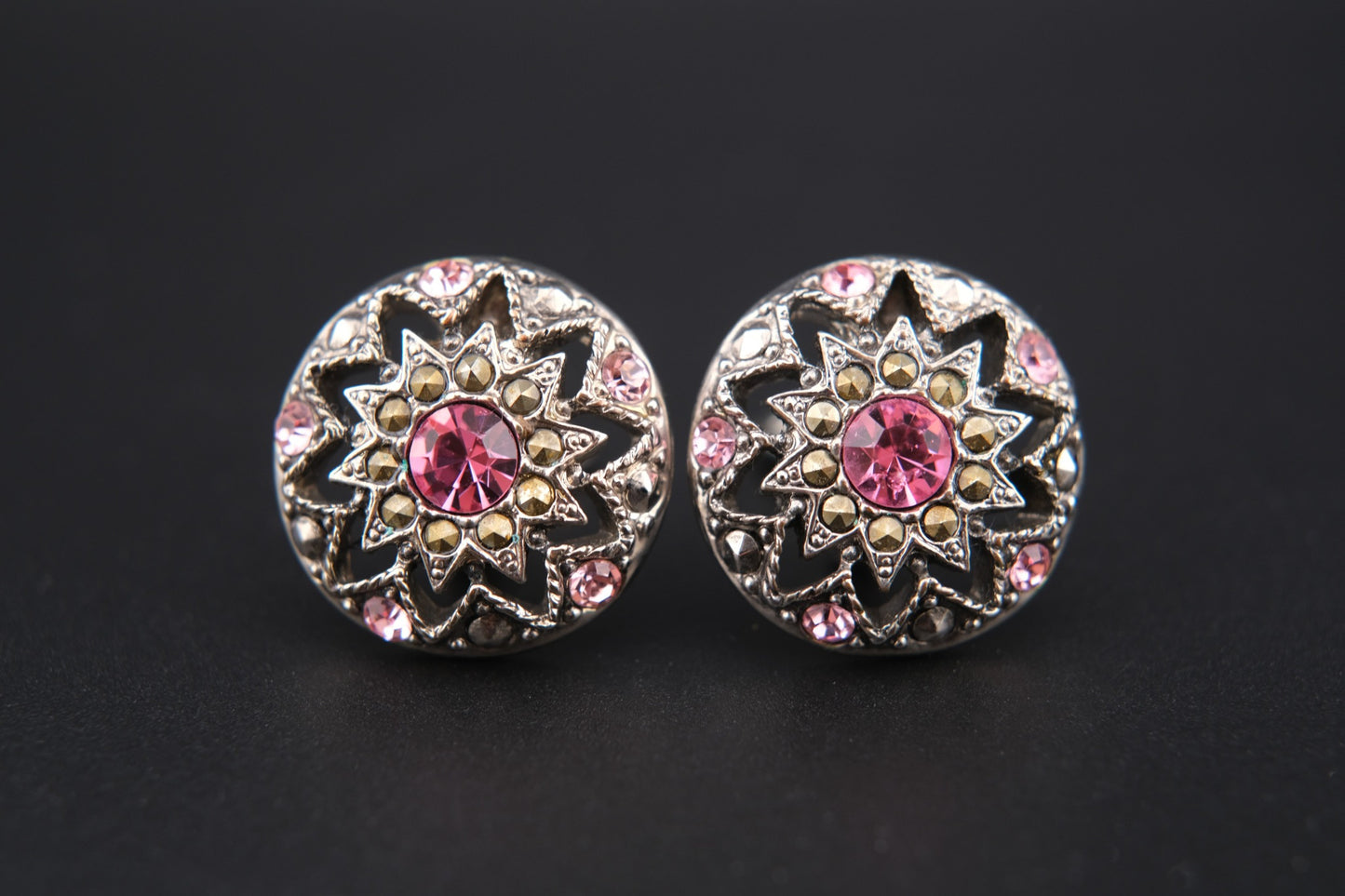 ❤️ Vintage 1928 Pink Crystal Medallion Clip Earrings – Silver-Tone, Made in USA