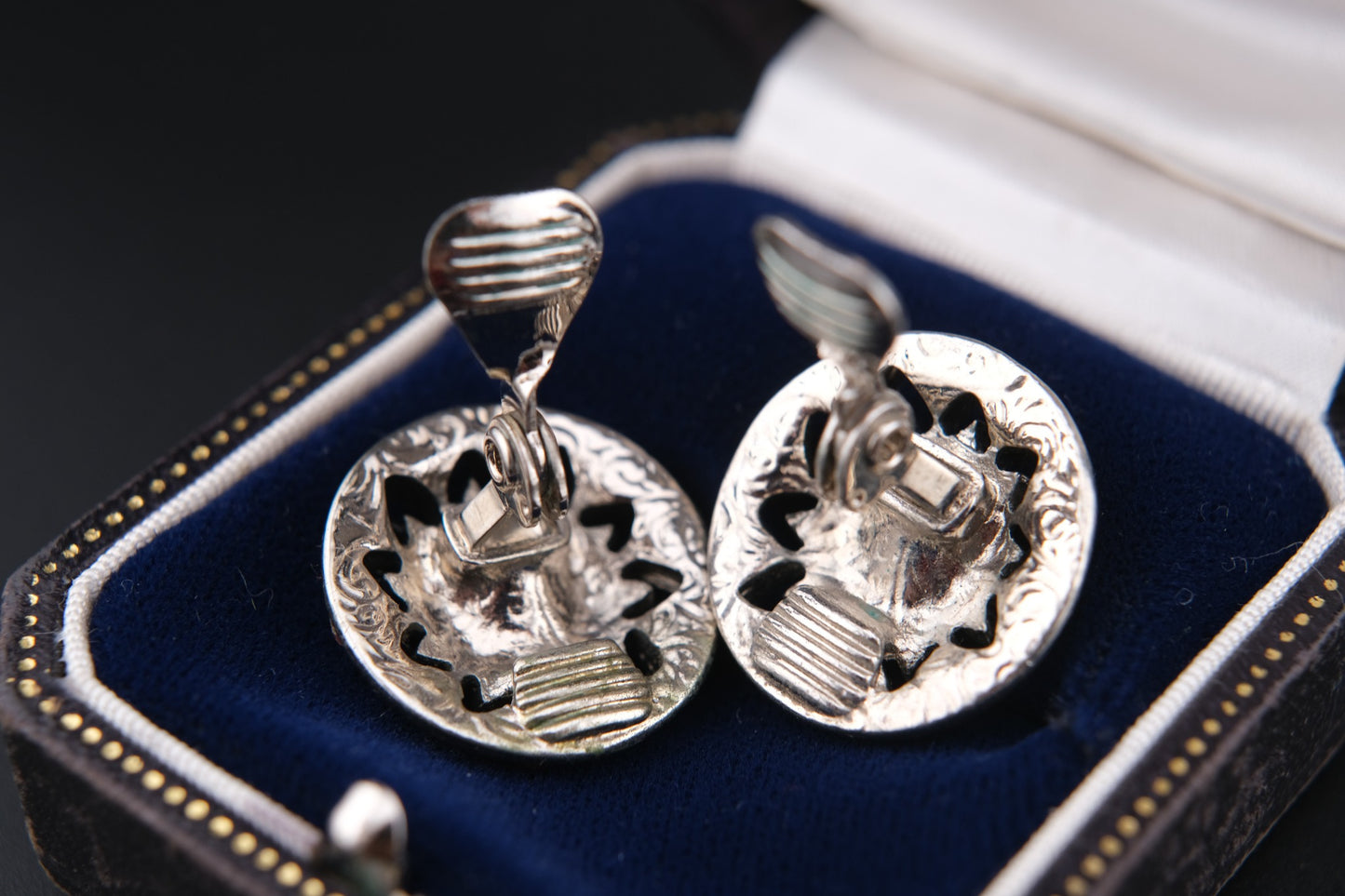 ❤️ Vintage 1928 Pink Crystal Medallion Clip Earrings – Silver-Tone, Made in USA