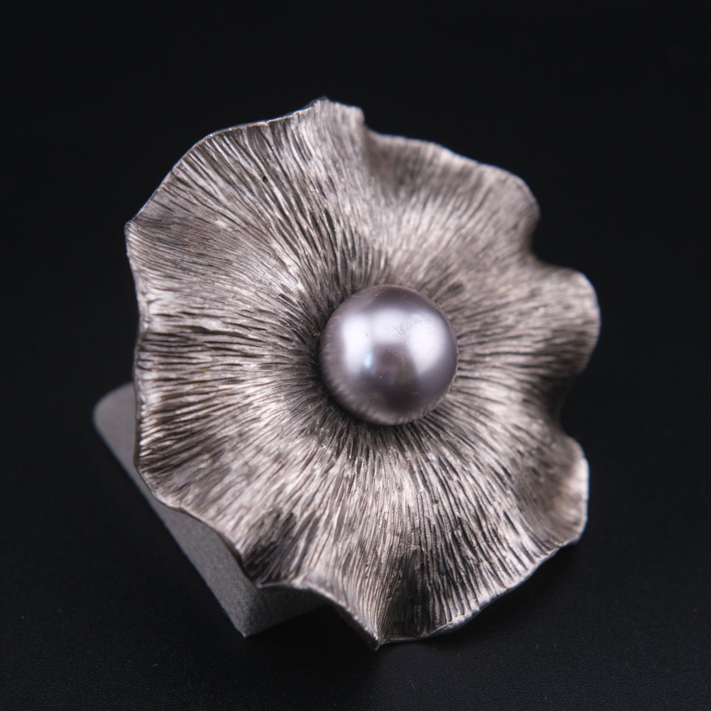 ❤️ Vintage Sculptural Flower Brooch Silver Tone Gray Pearl 2.25"
