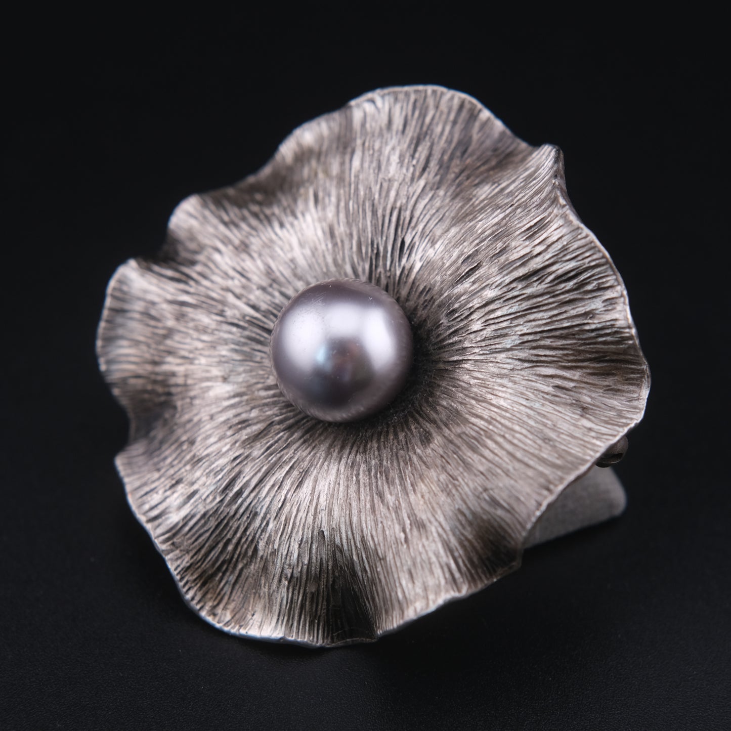 ❤️ Vintage Sculptural Flower Brooch Silver Tone Gray Pearl 2.25"