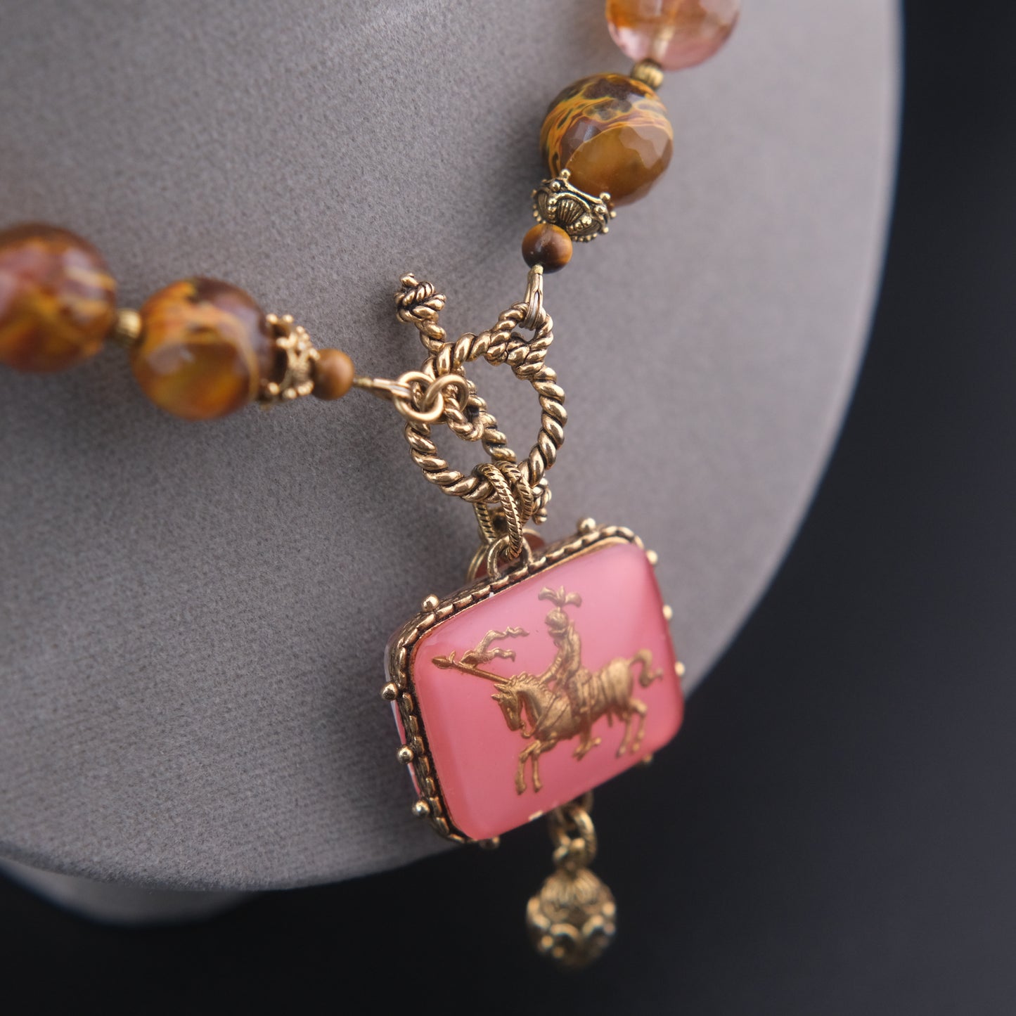 ❤️ Vintage Rubin & Steele Knight Intaglio Double-Sided Pendant Necklace