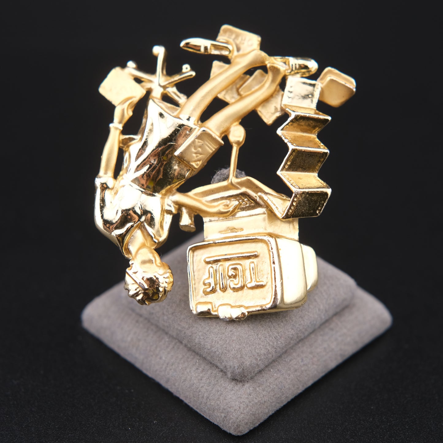 ❤️ Vintage AJC TGIF Computer Office Worker Gold Tone Brooch