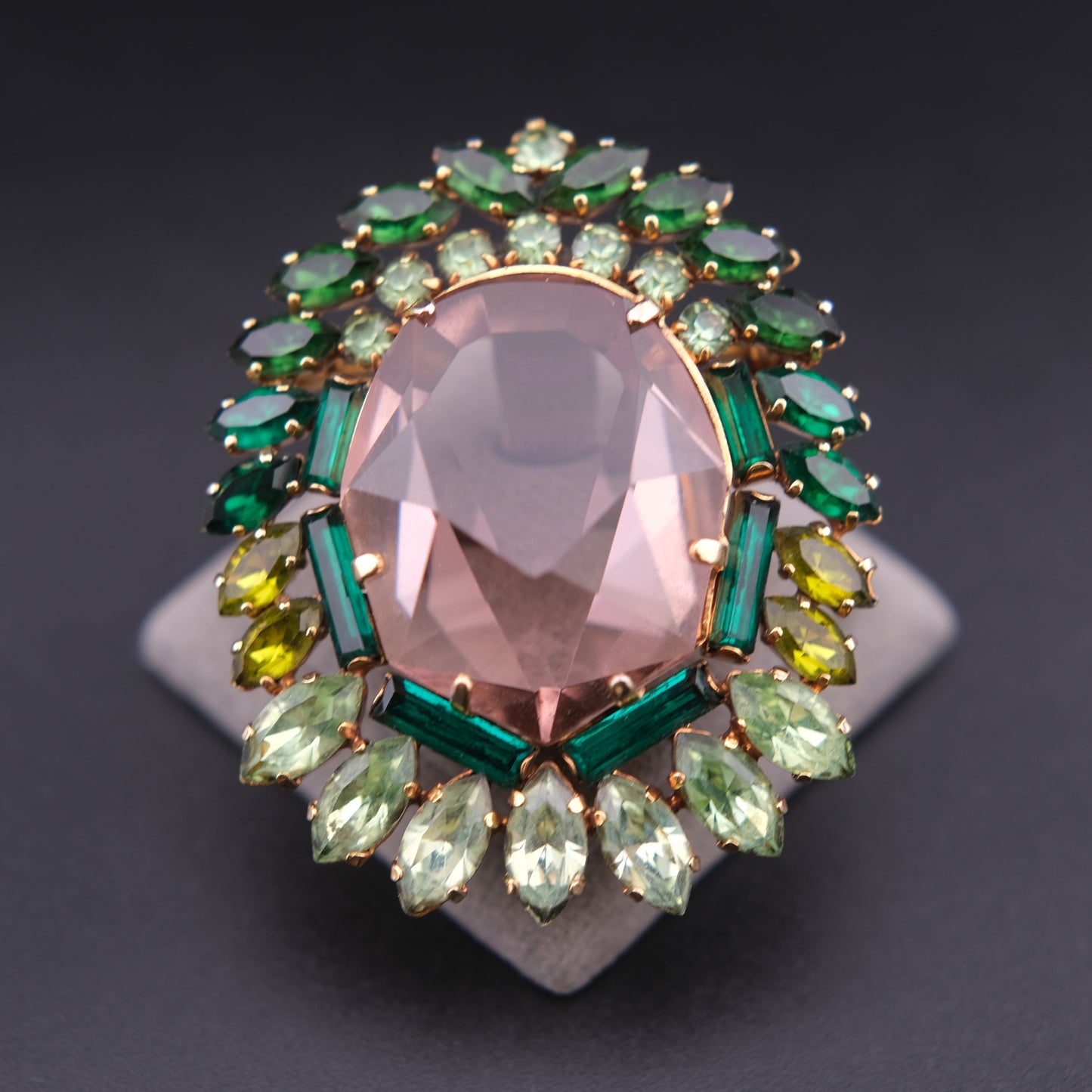 ❤️ Vintage Gold Tone Pink Glass & Green Rhinestone Halo Brooch Statement Piece