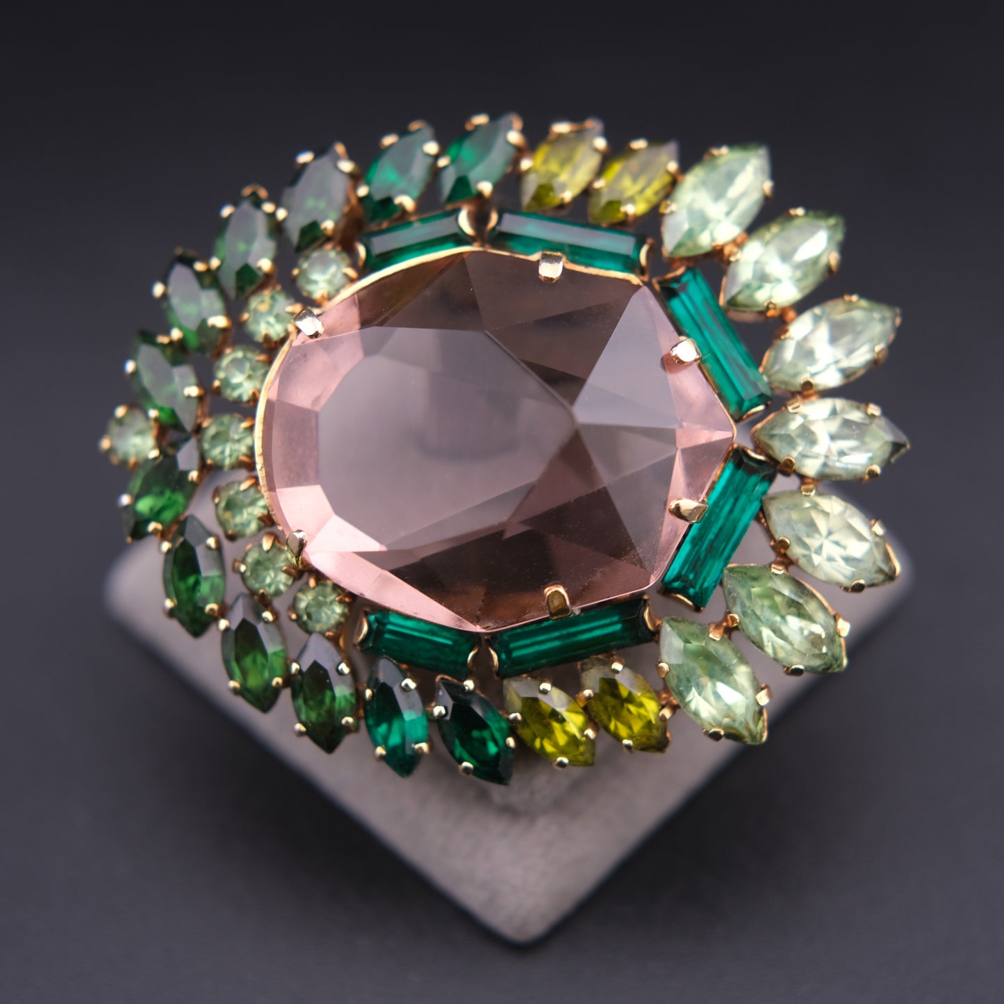 ❤️ Vintage Gold Tone Pink Glass & Green Rhinestone Halo Brooch Statement Piece