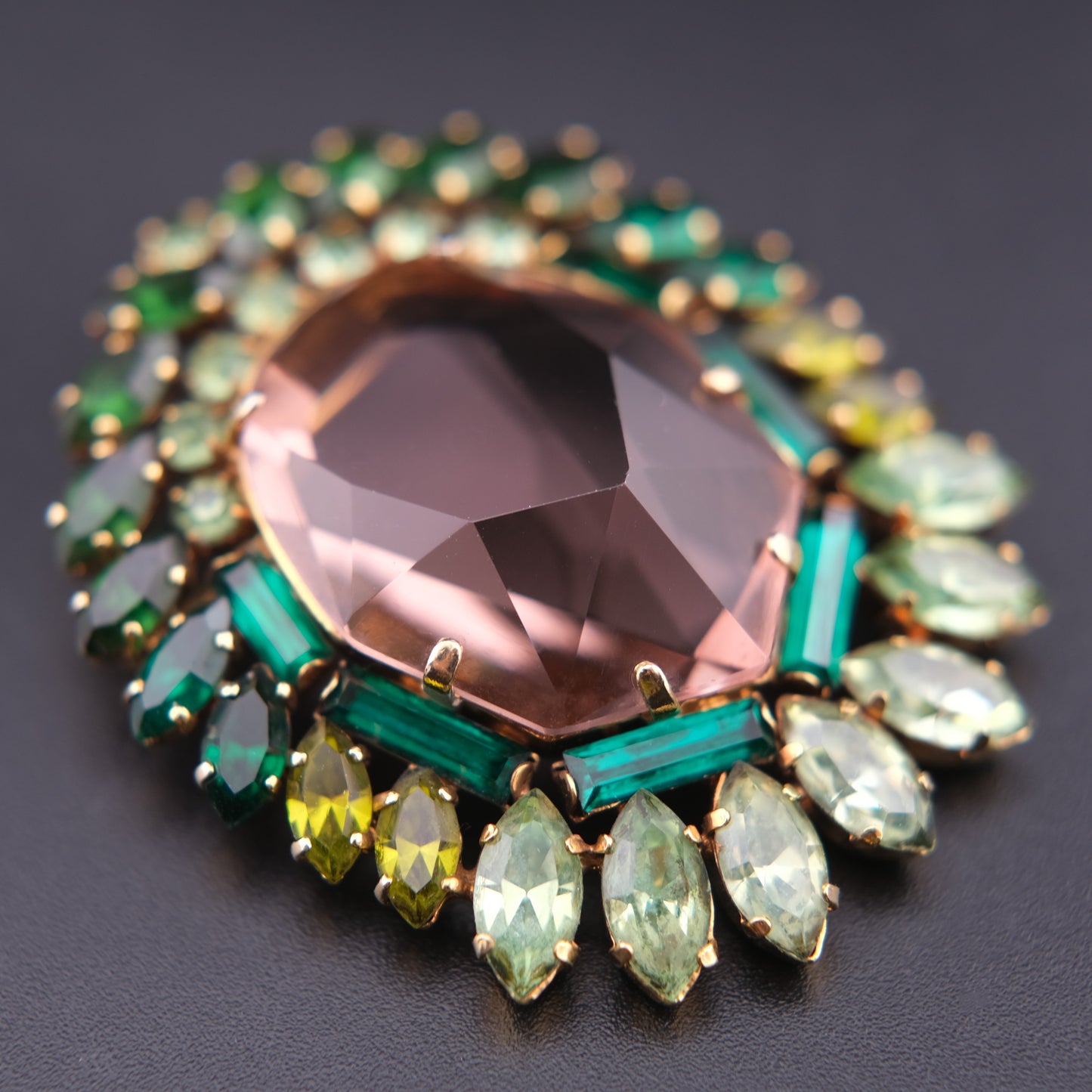 ❤️ Vintage Gold Tone Pink Glass & Green Rhinestone Halo Brooch Statement Piece