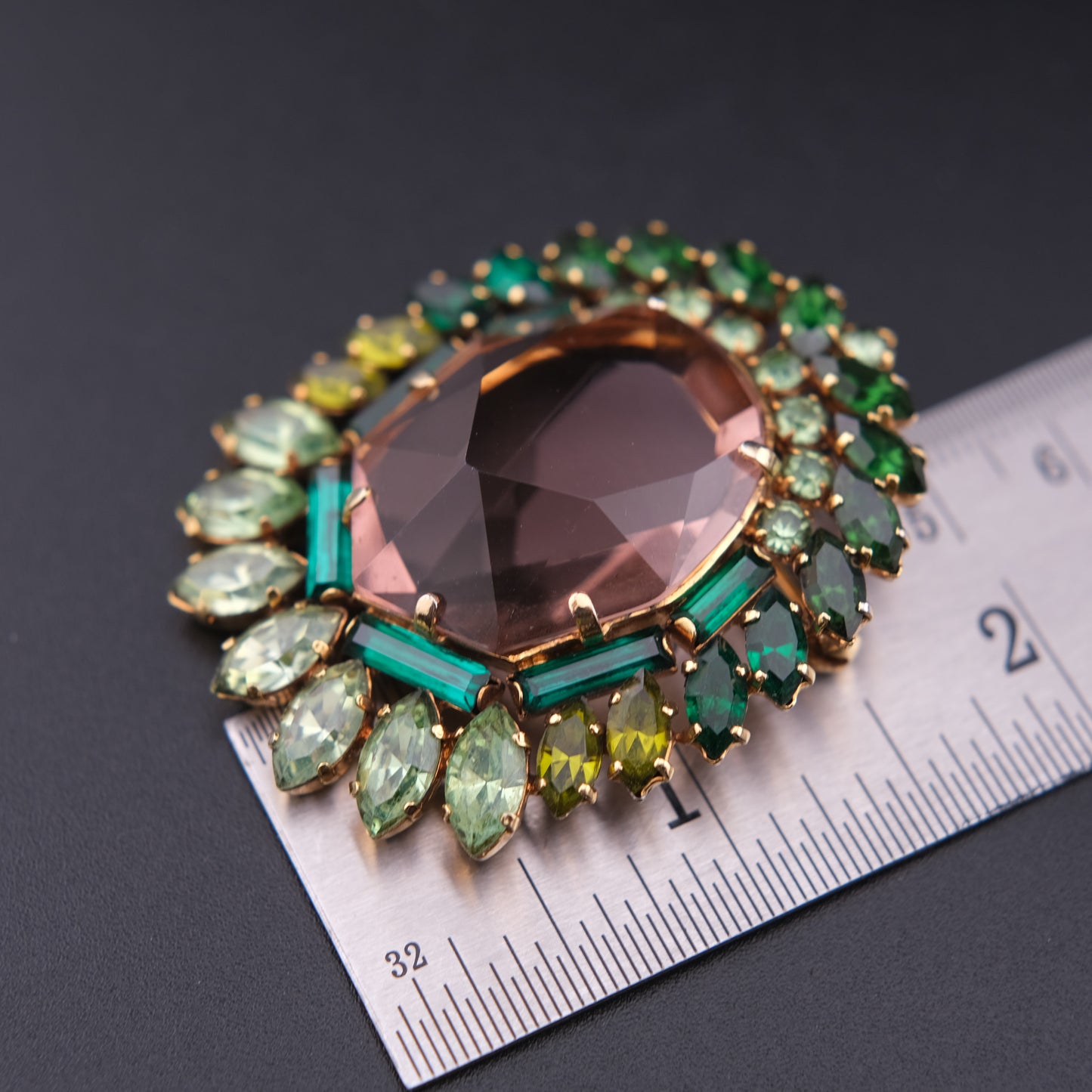 ❤️ Vintage Gold Tone Pink Glass & Green Rhinestone Halo Brooch Statement Piece